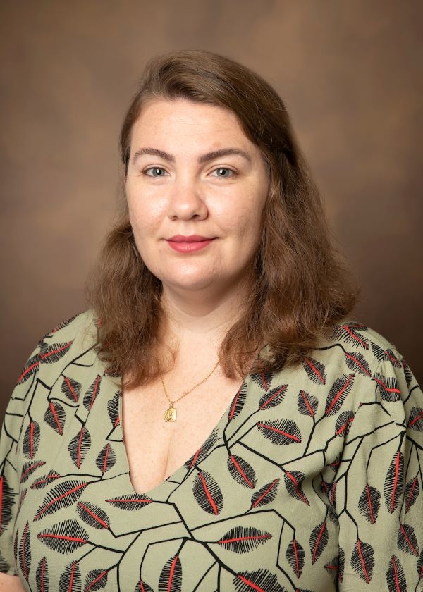 Dr. Ana Salina